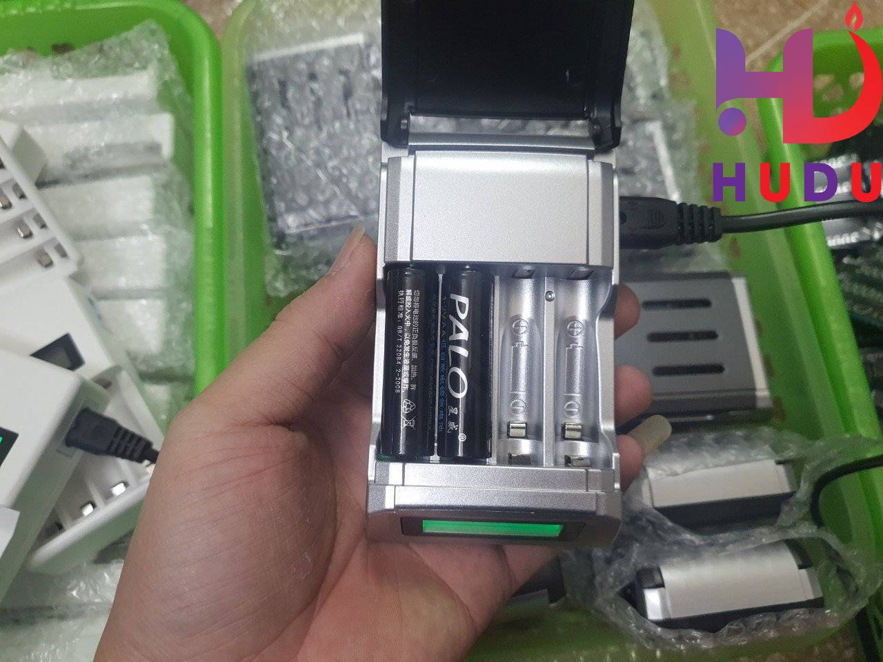 Sạc 4 pin mic AA - AAA có hiển thị và nắp đậy - tự ngắt