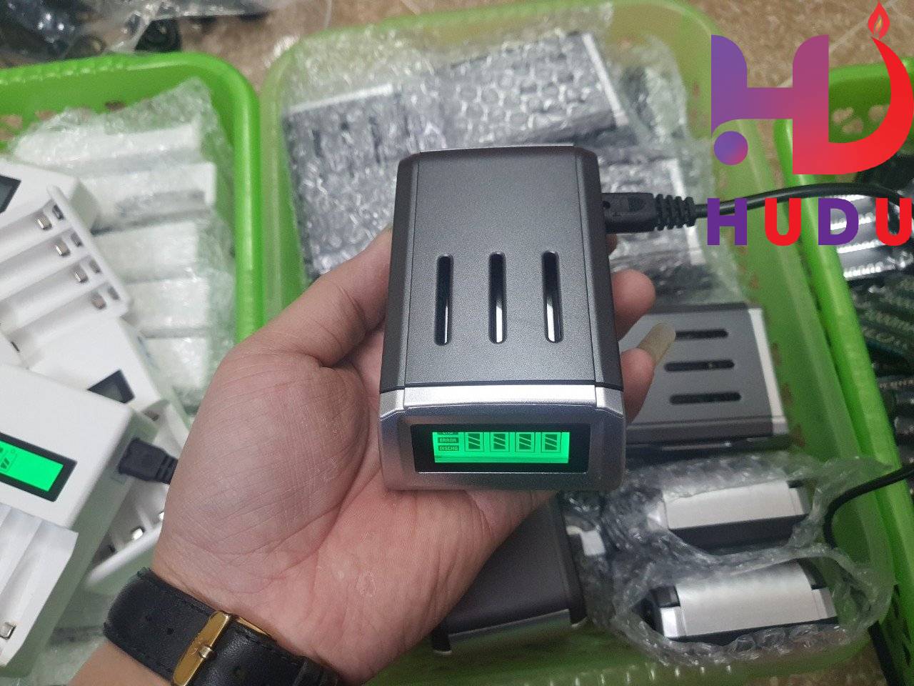 Sạc 4 pin mic AA - AAA có hiển thị và nắp đậy - tự ngắt