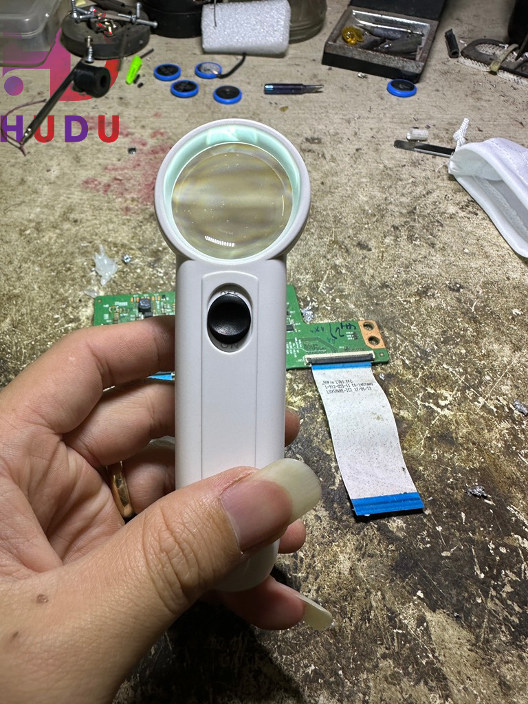 Sản phẩm kính lúp câm tay cỡ trung đường kính 4cm