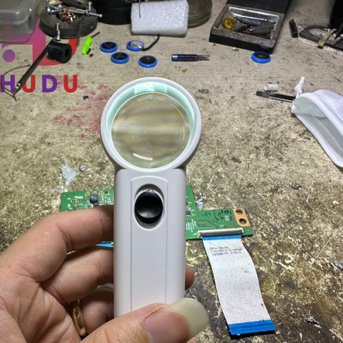 Kính lúp cầm tay cỡ trung (đường kính 4cm)