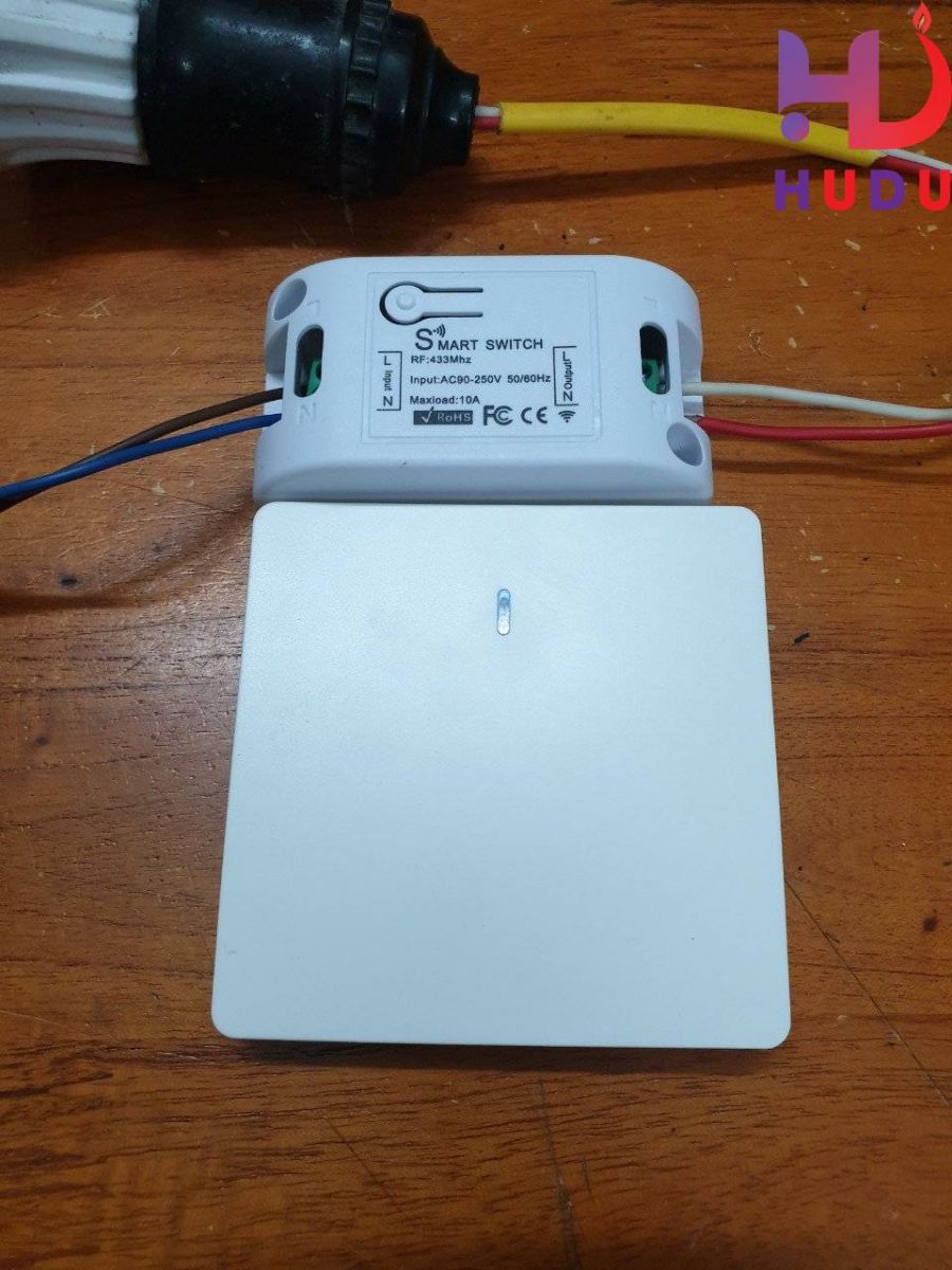 Sản phẩm mặt 1 công tắc điều khiển từ xa dán tường