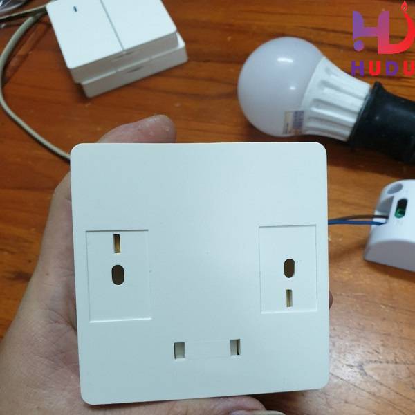 Sản phẩm mặt 3 công tắc điều khiển từ xa dán tường