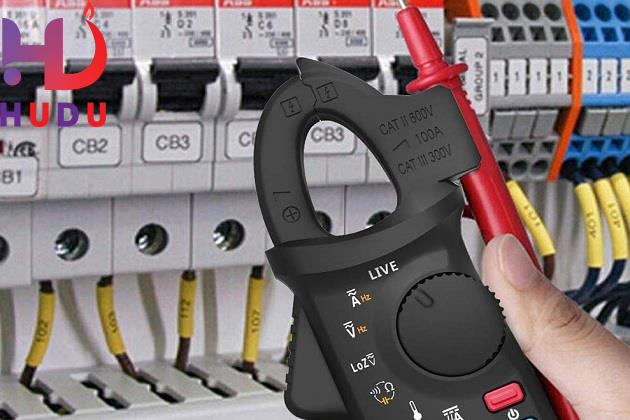 cách kiểm tra Aptomat không bật lên được bằng ampe kìm