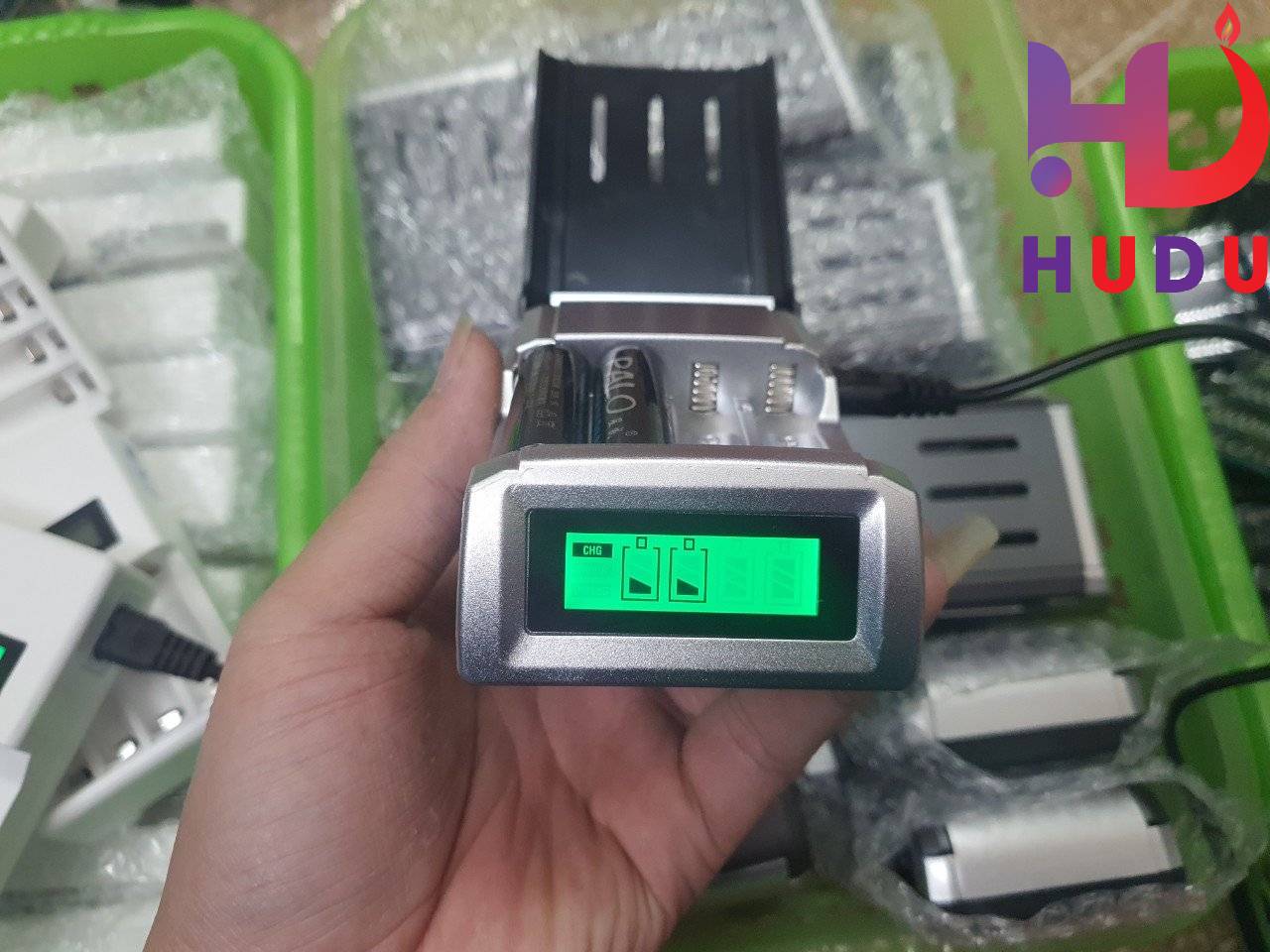 Linh kiện Hudu cung cấp sạc 4 pin mic AA - AAA có hiển thị và nắp đậy - tự ngắt đảm bảo chất lượng tốt