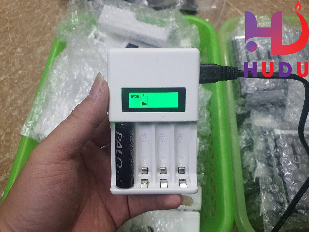 Sản phẩm sạc 4 pin mic AA - AAA có hiển thị - tự ngắt